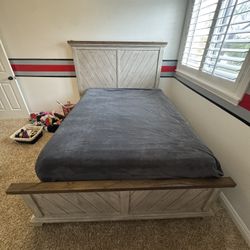 Queen Bed Set With Chest Dresser 