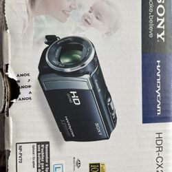 Sony Handycam  HDR-CX210  5.3MP Digital Camcorder, Battery