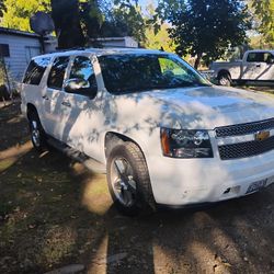 Chevy Suburban 4x4 Clean Title 130 000 Miles
