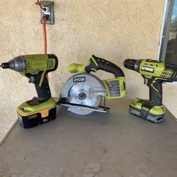 RYOBI  STARTER  COMBO  SET