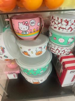 Hello Kitty Bowl Set with Lids