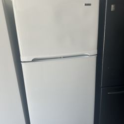 30 Inches Wide Top And Bottom Refrigerator 