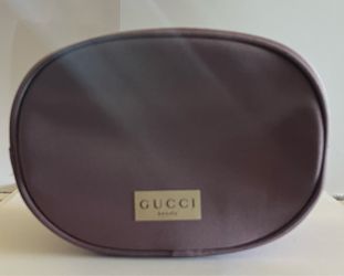 GUCCI Beauty Lavender Oval Cosmetics Bag
