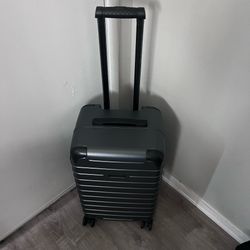 Solgaard 24 inch check in luggage grey