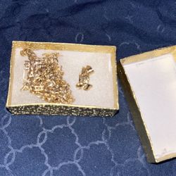 10k Gold  9.5 Grams With Hand Pendant 