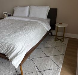 Like New Queen size platform bed and dresser