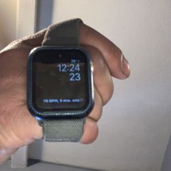 Apple Watch Series 5. 40mm Unlocked