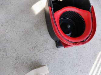 Spinning mop bucket with mop pickup only cash
