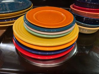 Plates/bowls/silverware set