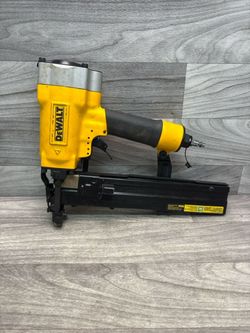 DeWalt 16-Gauge Pneumatic 1" Crown Lathing Stapler (A1D024707)