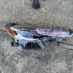2023 Toyota Corolla Cross Right Headlight 