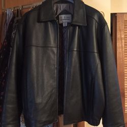 Men’s leather jacket size medium