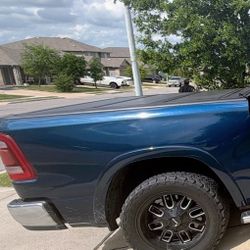 Gator Tri Fold Hard Tonneau Truck Bed Cover