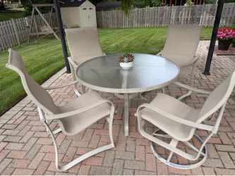 Outdoor Patio Table with 4 Chairs