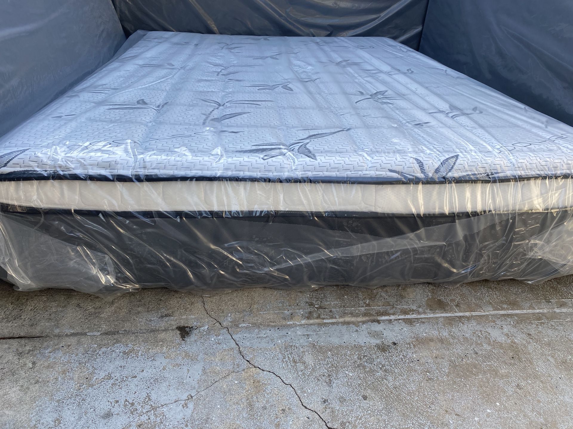 new orthopedic Pillow top mattresses Colchones nuevos ortopédicos pillow top Queen size $150 - $210 With Box Spring Full size $140 - $200 With B
