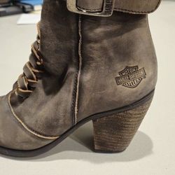 Boots Size 5 Woman's 