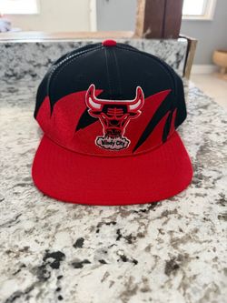Mitchell & Ness Chicago Bulls Sharktooth Adjustable Snapback Hat