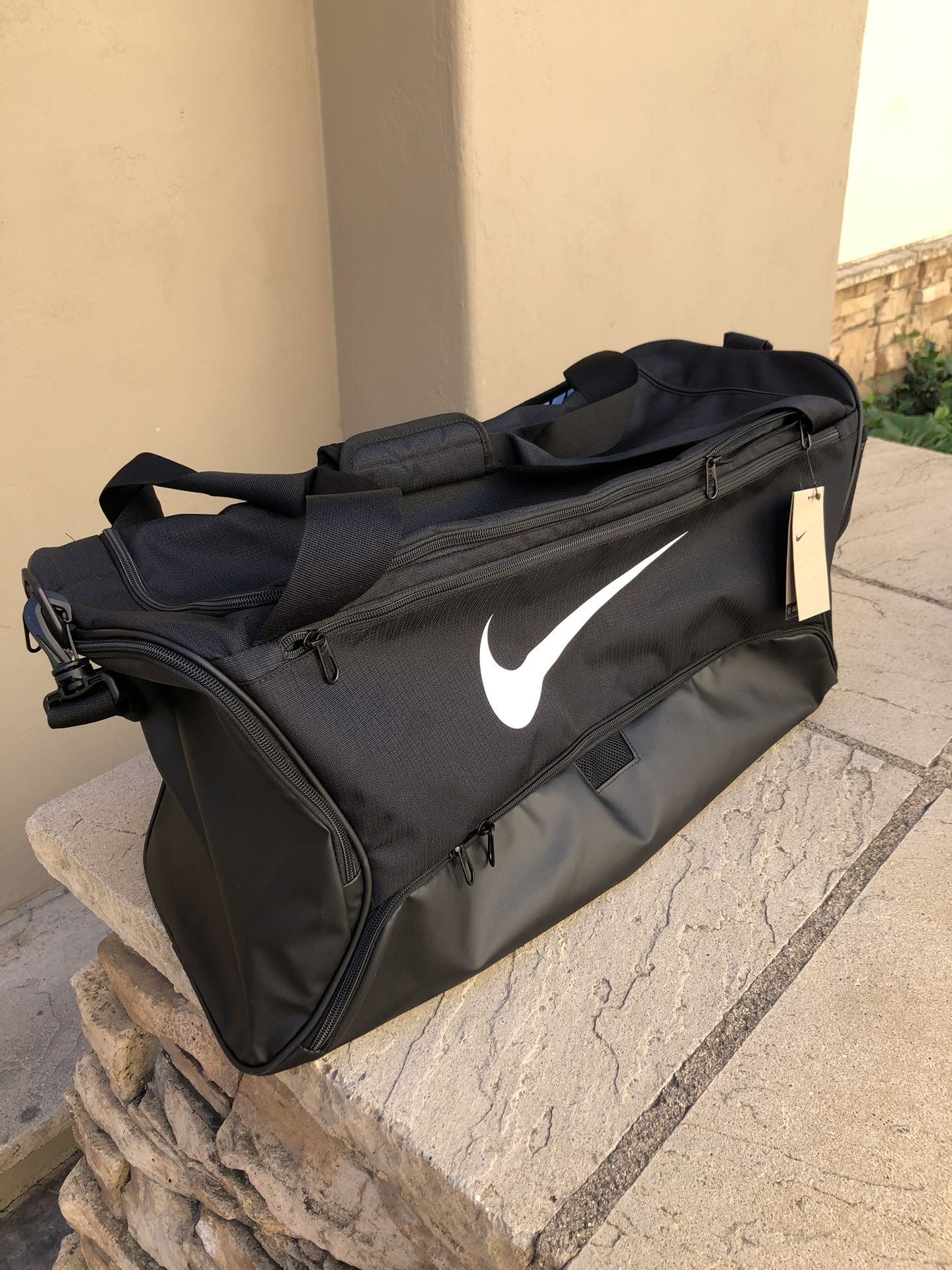 New Nike Brasília Duffel Duffle Bag Black Travel Gym Backpack