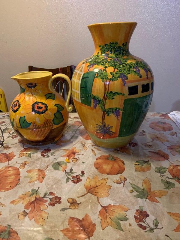 2 In Good Condition For Sale