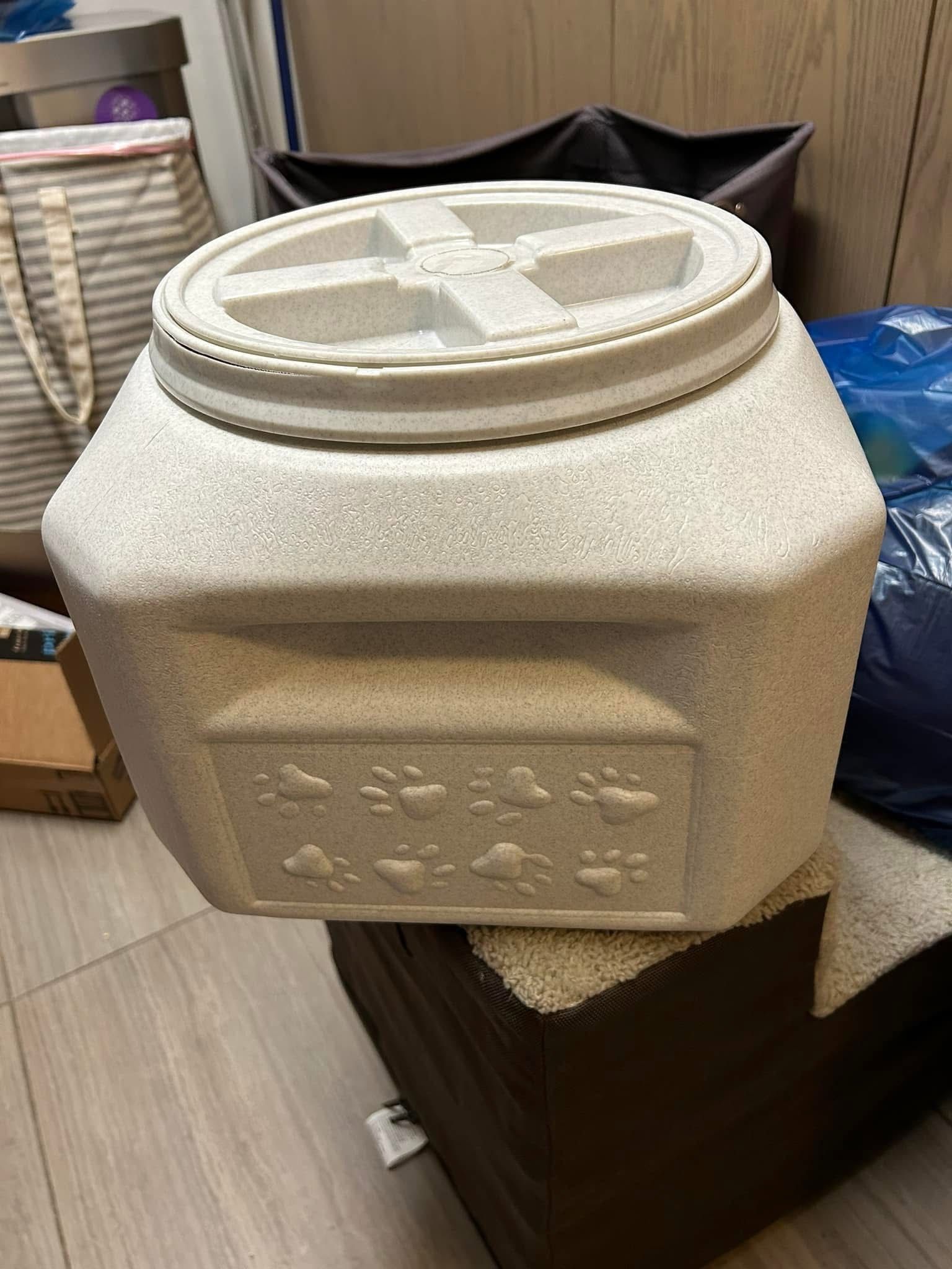 Gamma2 Vittles Vault 15lb pet food storage