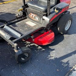 34 Inch Gravely Zero Turn  Mower Price Is Firm New Belts, New Spindles New Blades Running Excellent