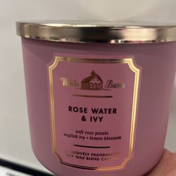 Bath And Body 3 WICK NEW 15$ 
