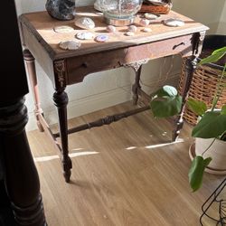 ANTIQUE TABLE