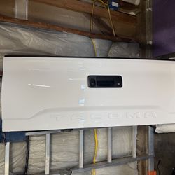 2016-2023 Toyota Tacoma Rear Tailgate with Camera