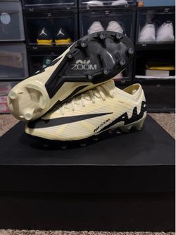 Brand New Nike Mercurial Vapor 15 Elite AG-PRO ‘Lemonade’ Men Sz 7/ Womens 8.5 100$ Firm Retails at 170$+ (No Box only cleats)
