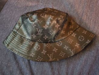 LV unisex bucket hat size medium/ large. Like new condition from smoke free home. Non negotiable price
