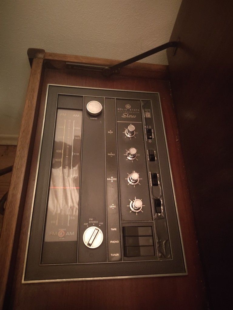 Antique Night Stand Radio..