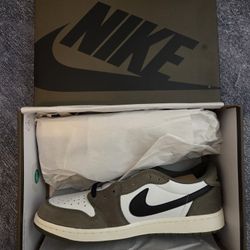 Jordan 1 Retro Low OG
Medium Olive 10.5M