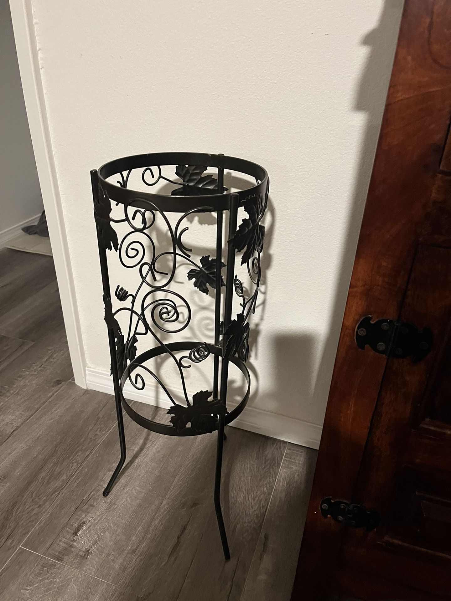 Metal Leaf Candle  Holder Or Plant Stand No Glass Candle Holder. Frame Only 