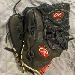  RH Rawlings Baseball Glove