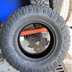Nitto ridge grappler LT285/70/17 c load