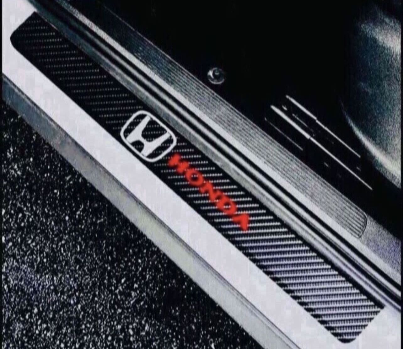 4pcs Honda car door sill Anti-scratch carbon fiber sticker car door.
