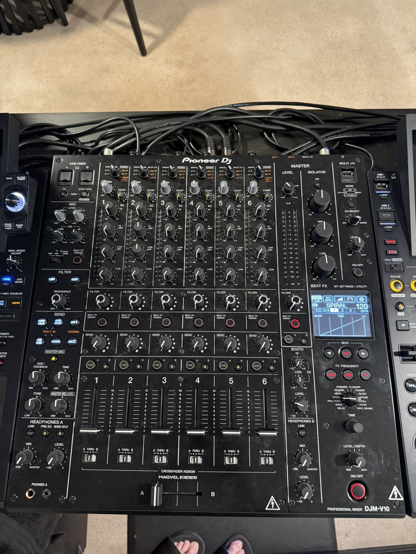 Pioneer DJM-V10 Mixer
