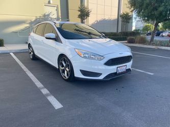 2015 Ford Focus SE hatchback