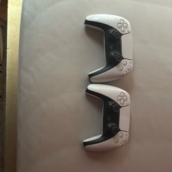 White PS5 Controllers 