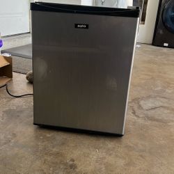 Sanyo Mini Fridge