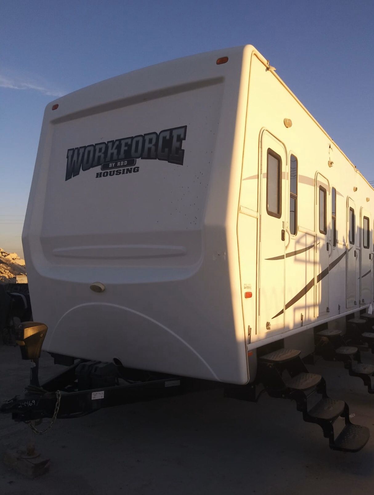2016 Workforce 10 room Housing Camper 2 complete bathrooms A/C Cable nice condition