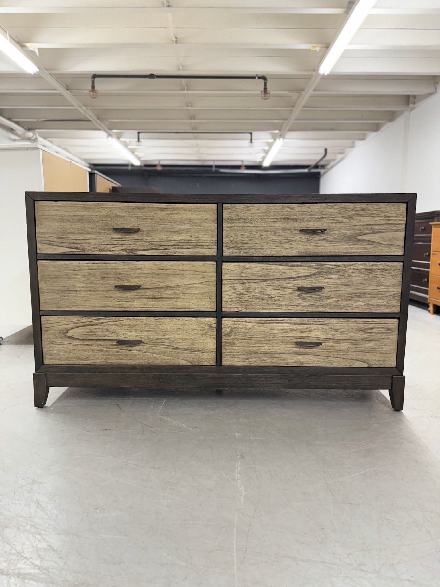 2 for Sale - Price is PER Dresser. Beautiful Aspen Home 6 Drawer Chest Dresser