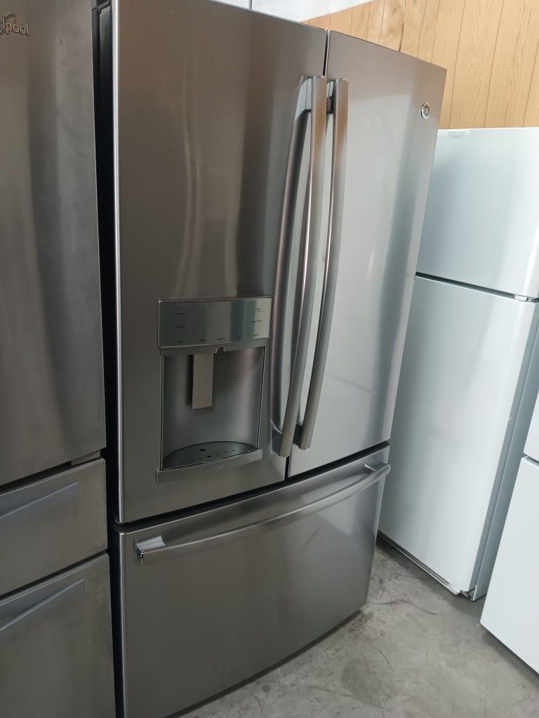 G/E Refrigerator French Door Stainless Steel Everything Works Good
