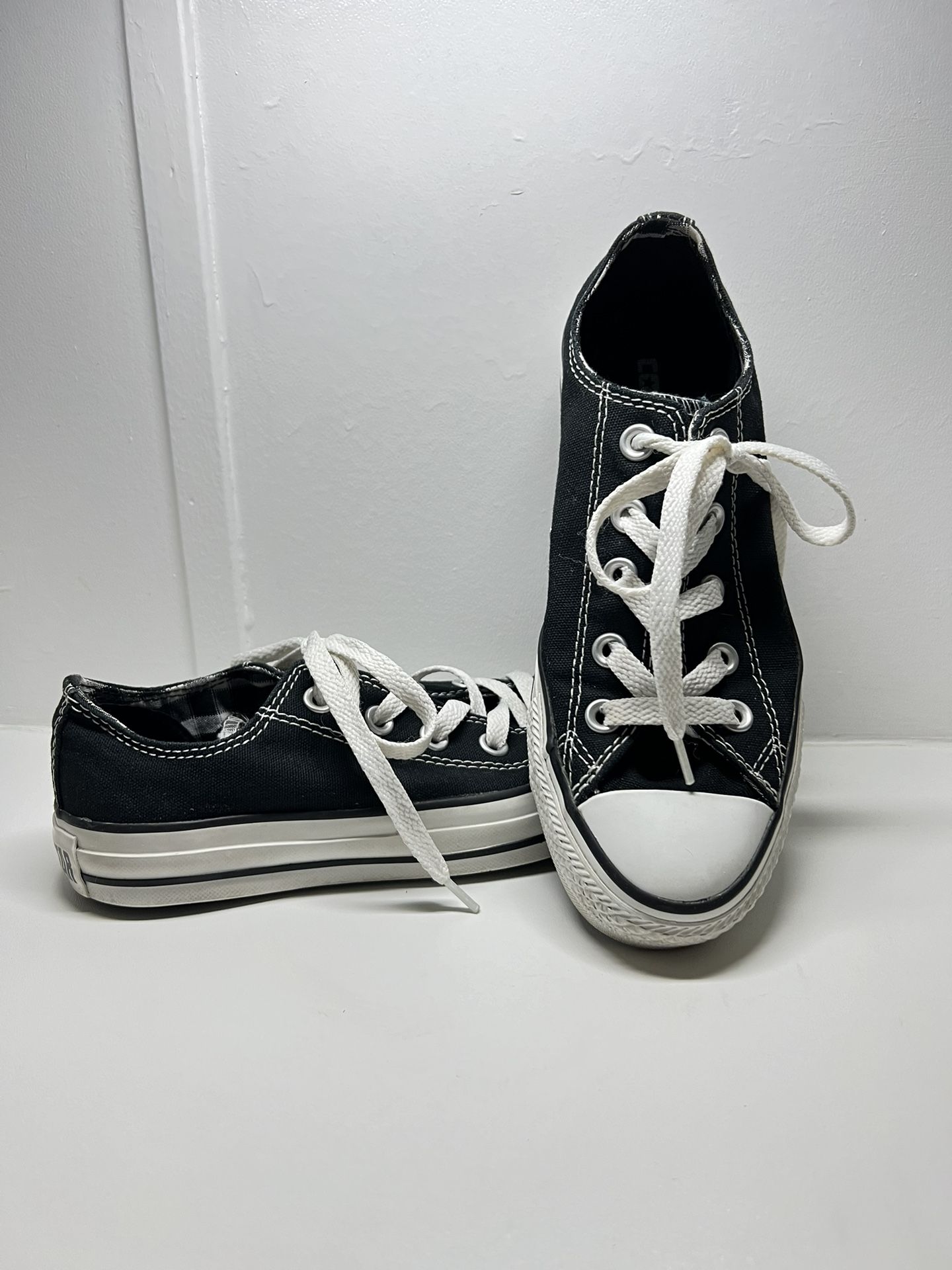 Converse Shoes Womens size 6 Chuck Taylor All Star Low  Double Tongue