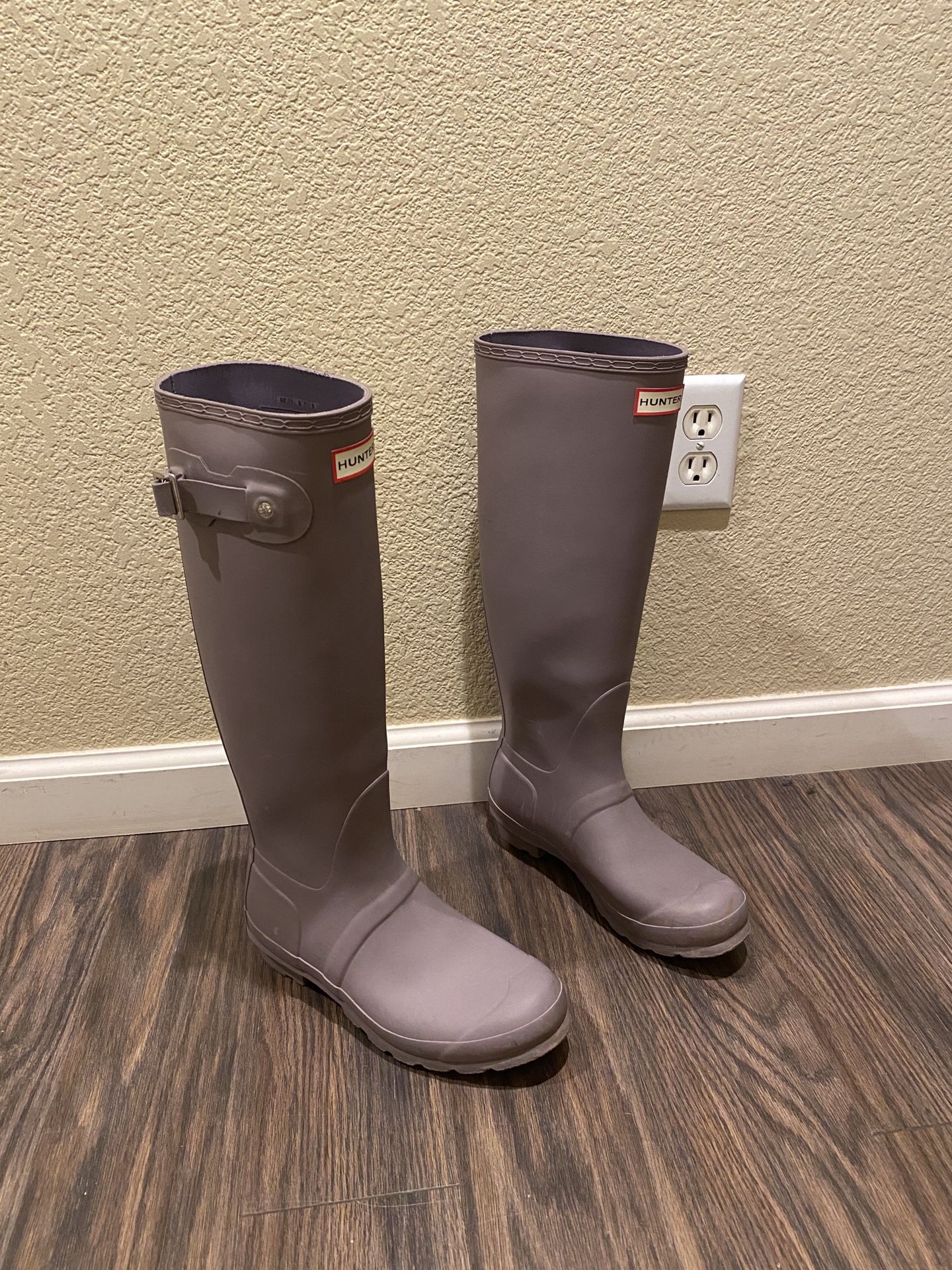 Tall Woman’s Rain Boots Hunter Size 8