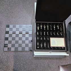 TOYNK Street Fighter 25th Anniversary Chess Set Nearly NEW