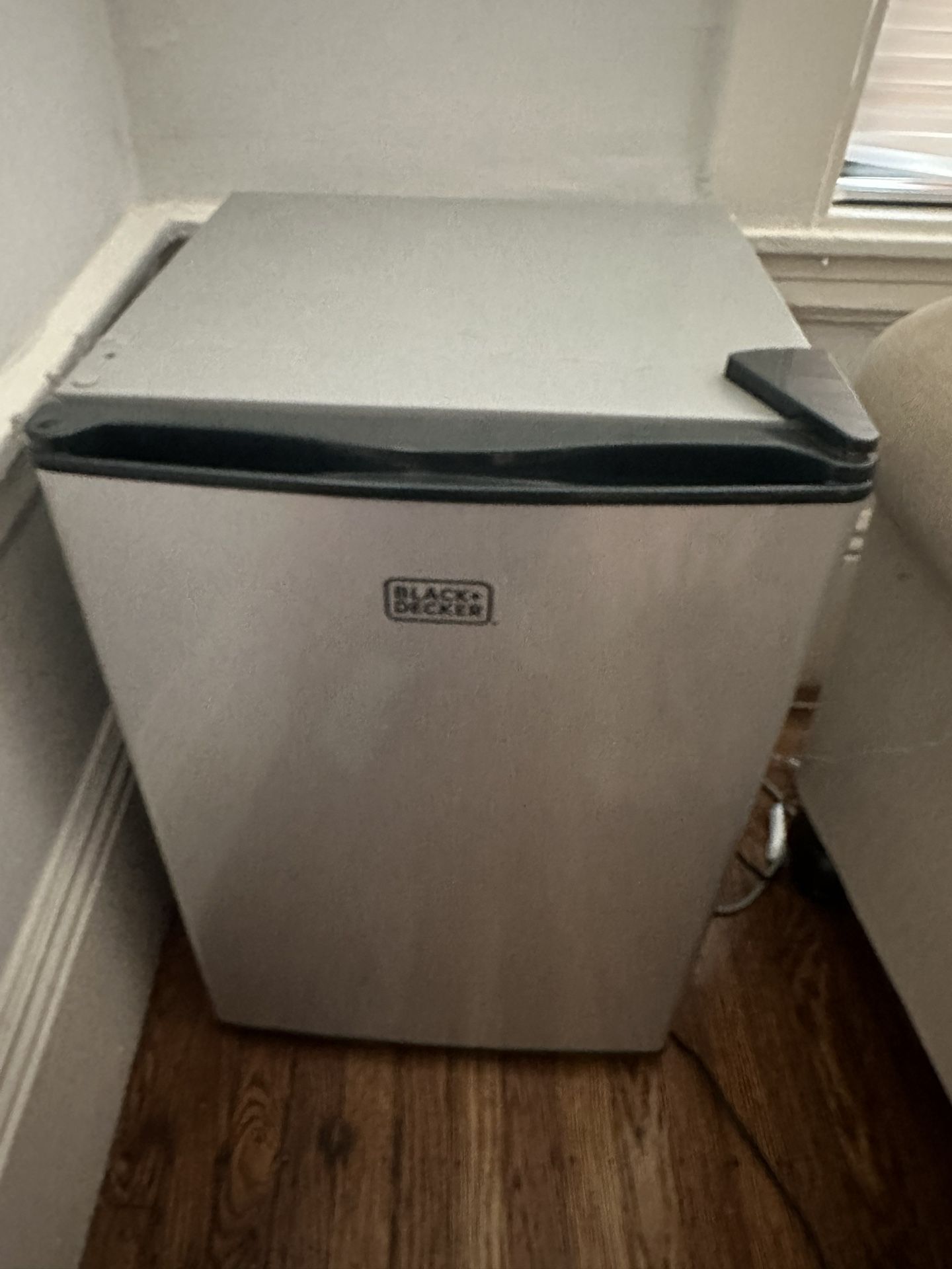 Mini fridge