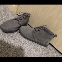 Men's Uggs Size 10