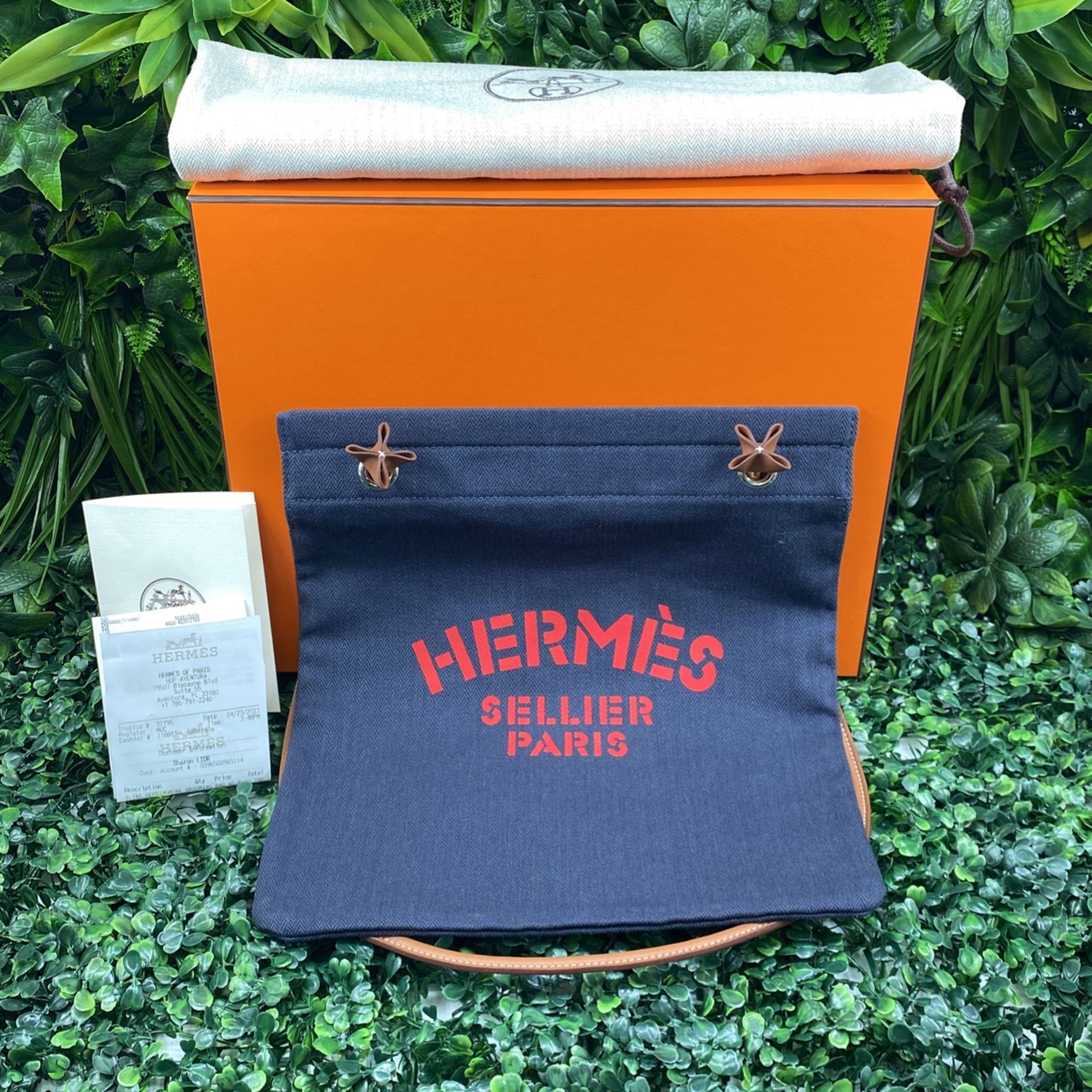 Hermes Aline grooming bag New In Box With Receipt