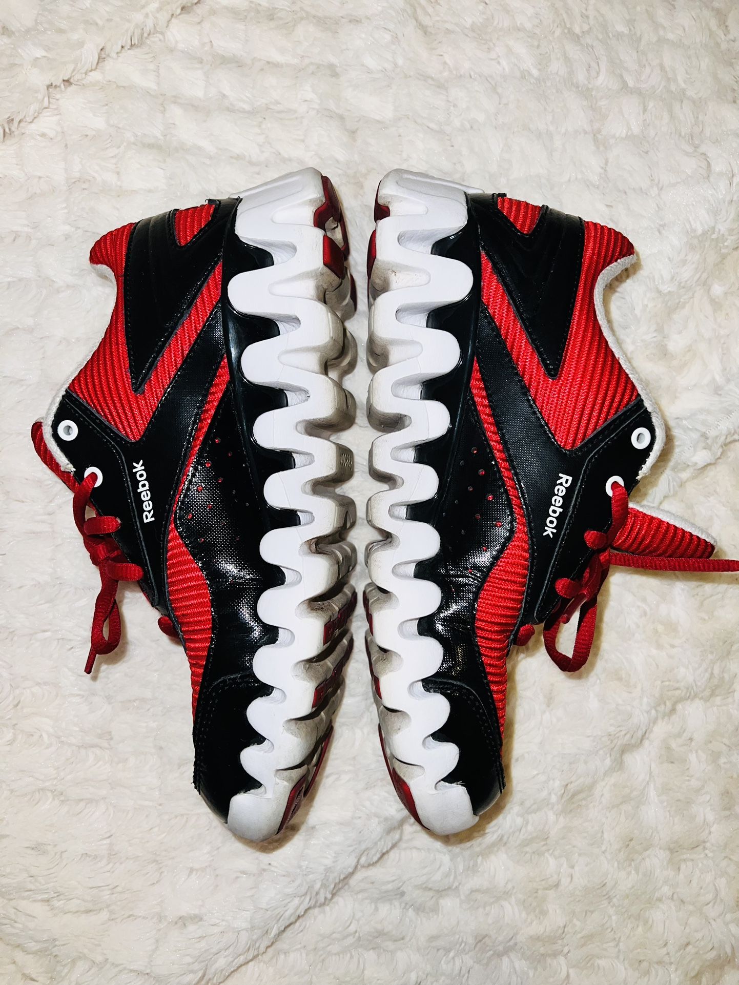 Very nice women’s shoes size (3) is good for size(6)only $15